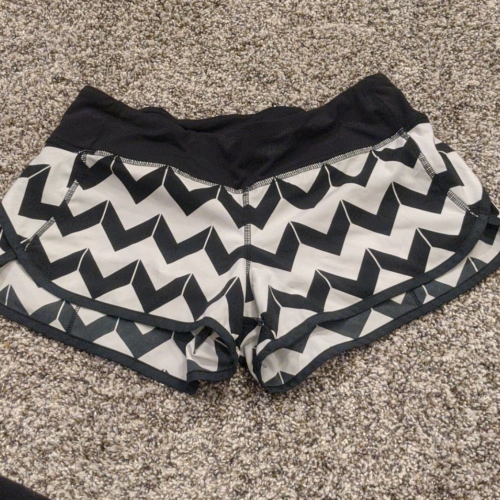 Zig zag lululemon speed shorts